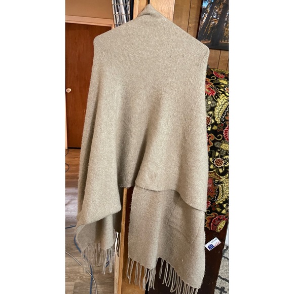 Look Look By M New York Cream Open Front Cape Cardigan One Size GUC - Picture 10 of 16